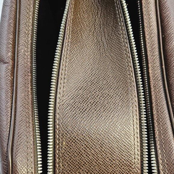 Louis Vuitton Taiga Reporter Crossbody bag - Picture 15 of 17